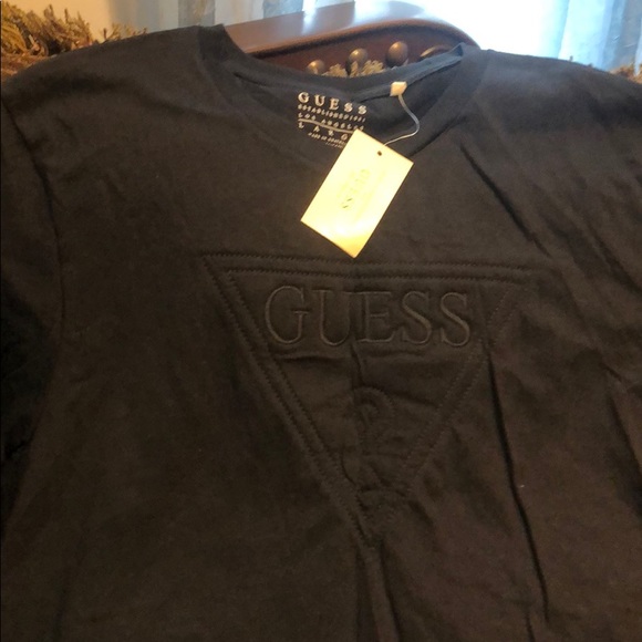 New with tag Guess men’s T-shirt - Picture 4 of 6